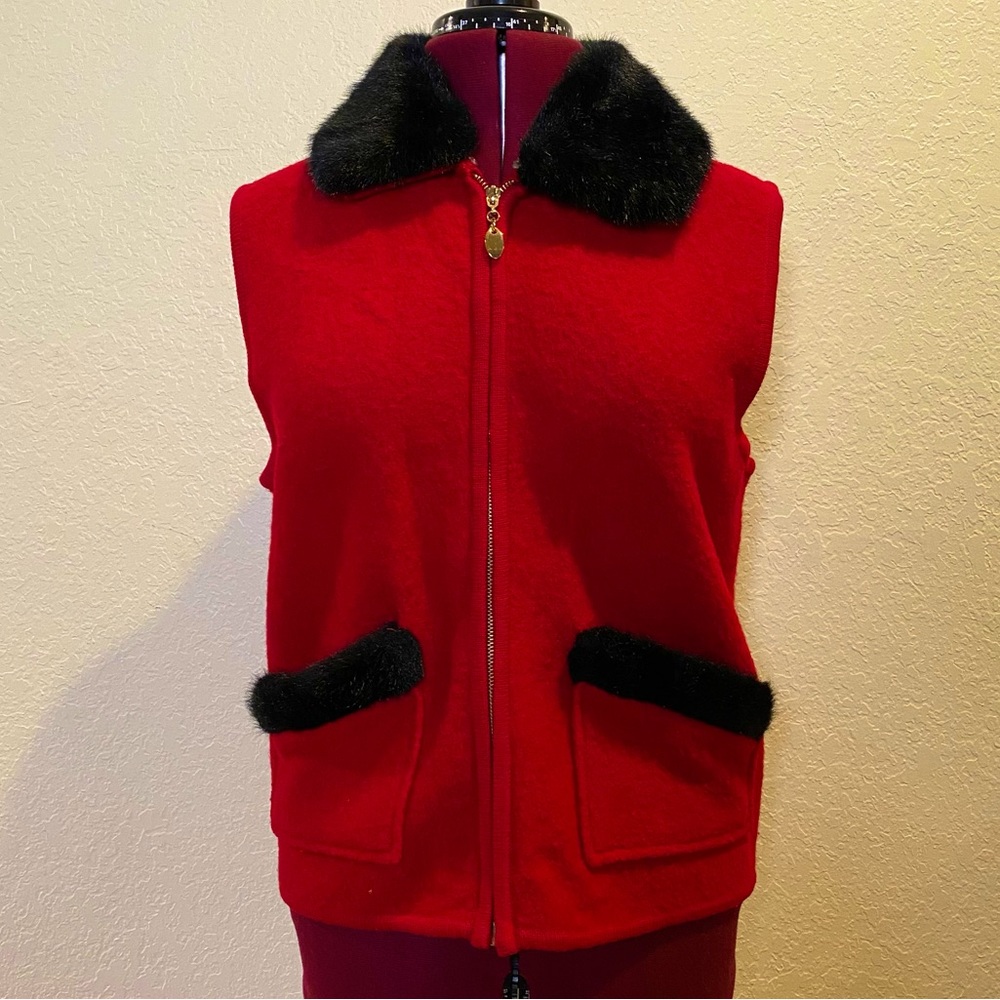 Lisa International | Red Vest with Black Fux Fur Collar L ♥️♠️♦️♣️
